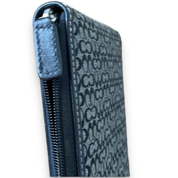 Coach Soho Signature Jacquard & Leather 12 Cd/DVD/Blu-Ray Zip Around Case - Picture 4 of 8